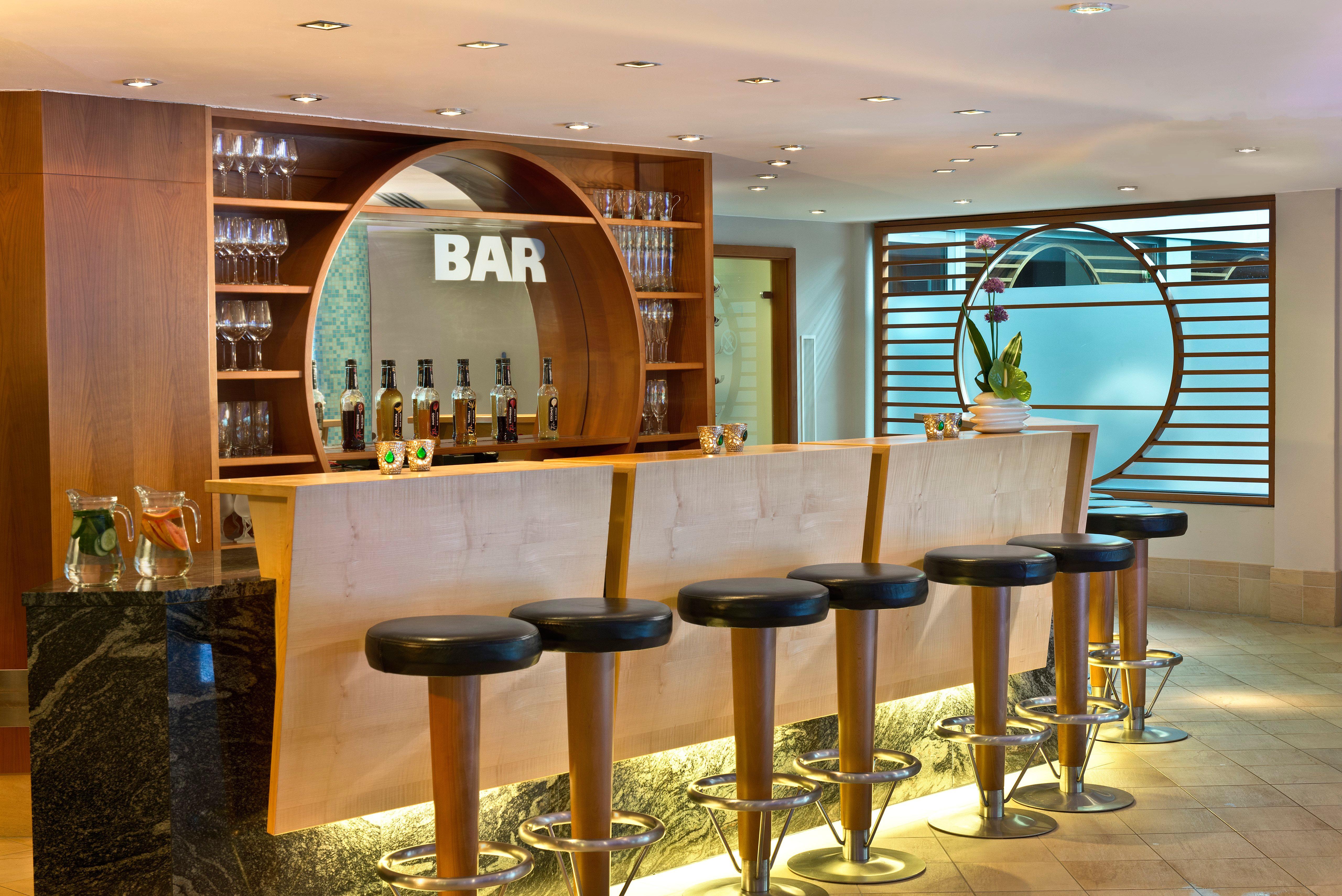 Hotel Intercontinental Berlin By Ihg Esterno foto The bar on board