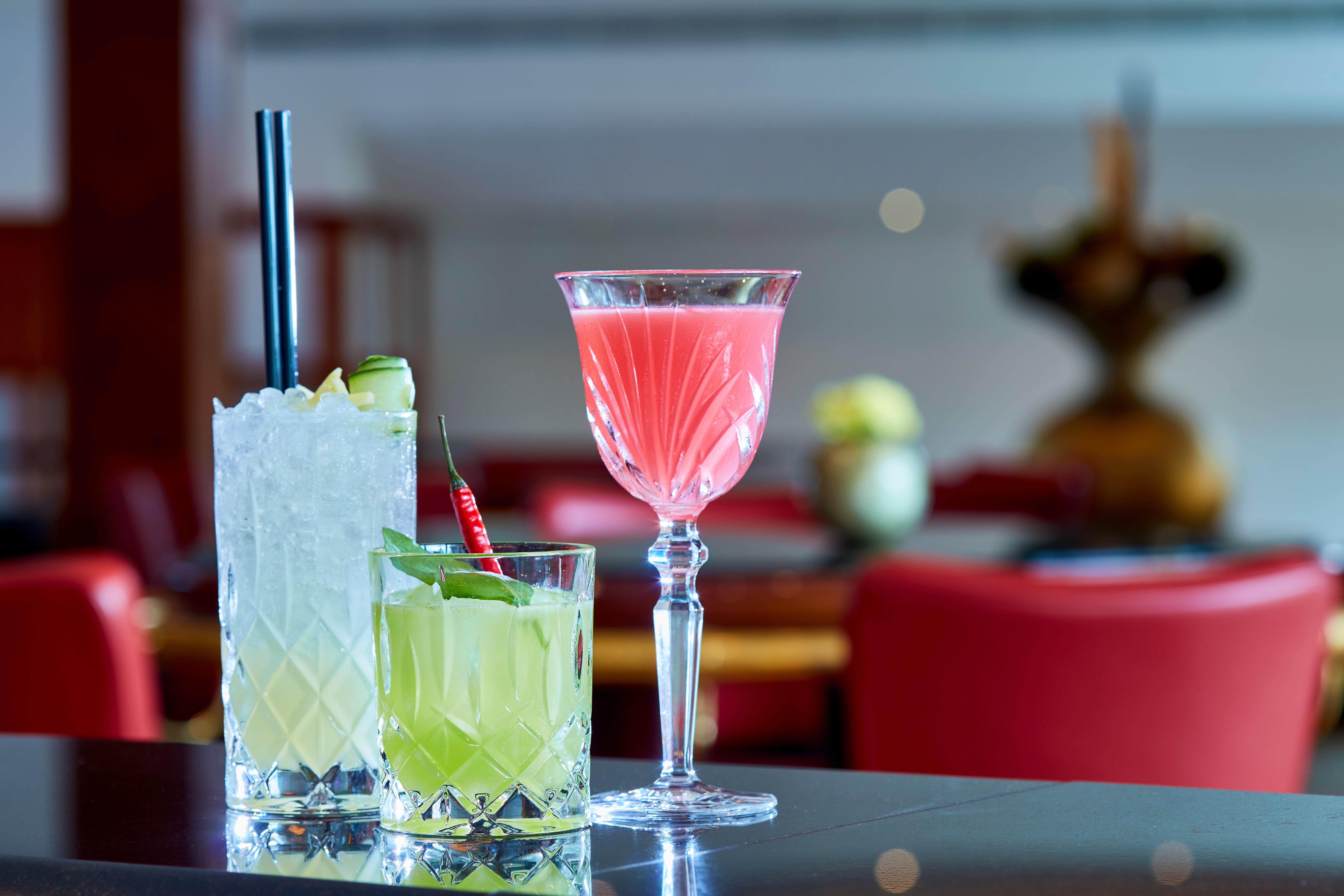 Hotel Intercontinental Berlin By Ihg Esterno foto Cocktails at the bar