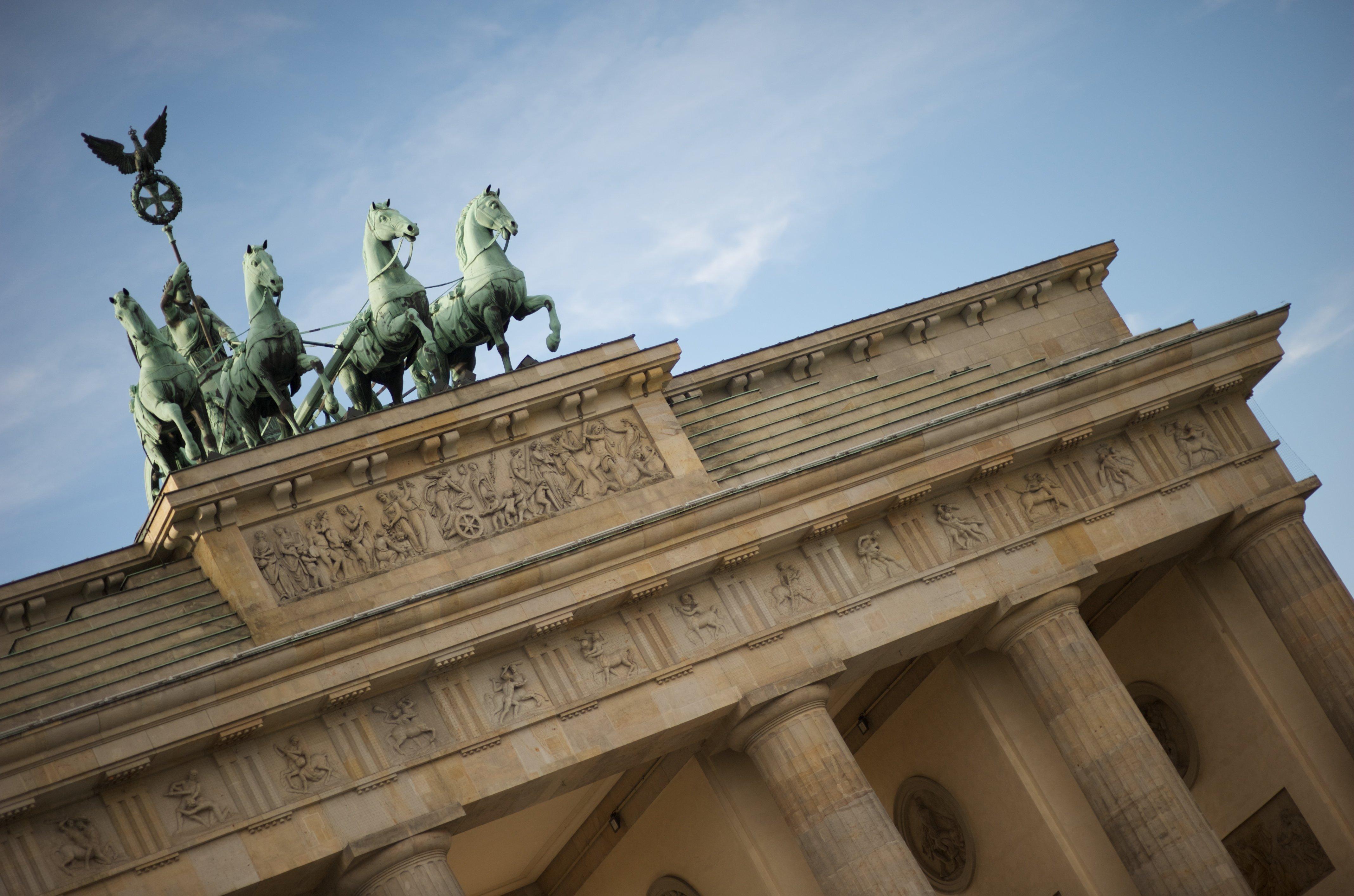 Hotel Intercontinental Berlin By Ihg Esterno foto The Quadriga on top of the Brandenburg Gate