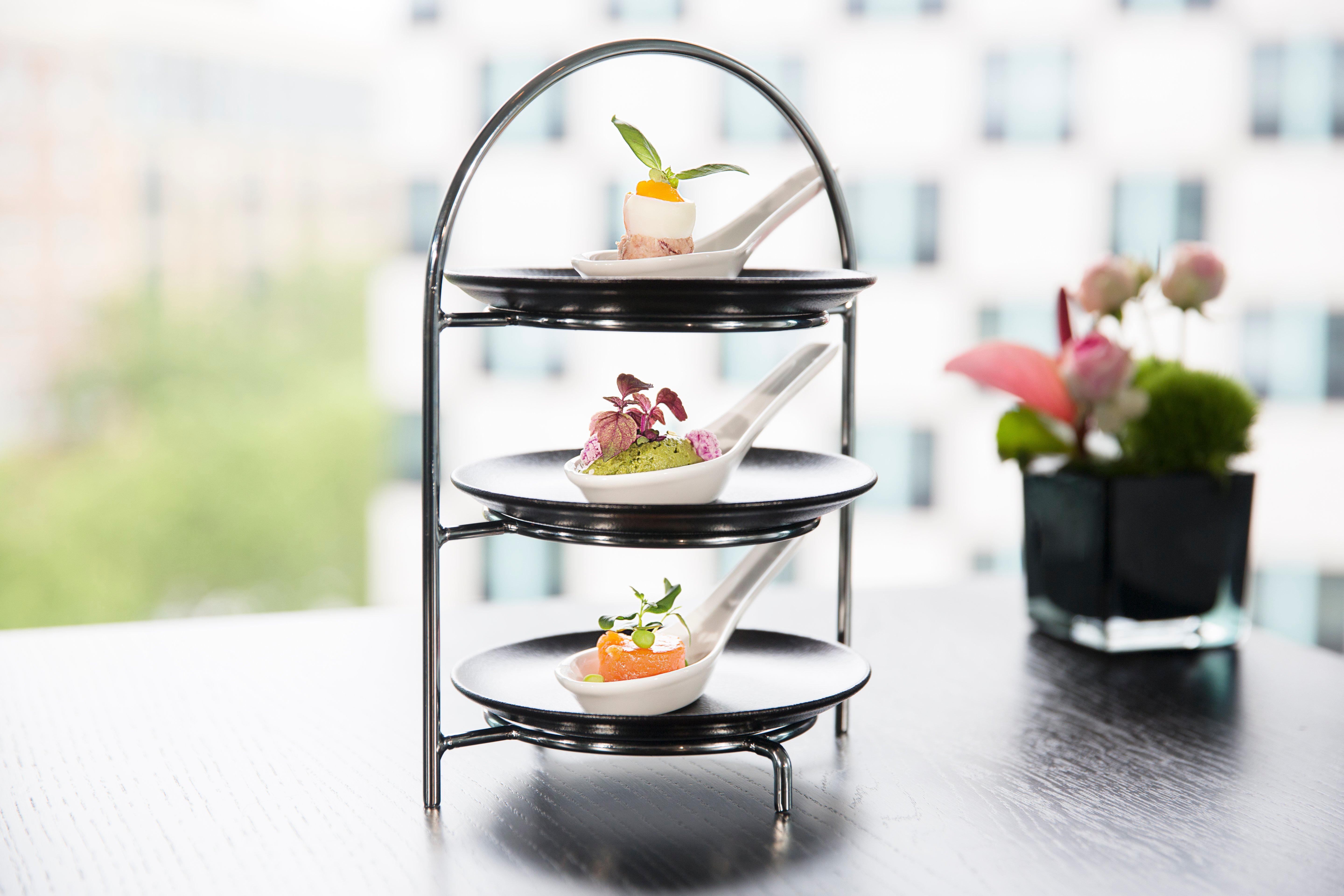 Hotel Intercontinental Berlin By Ihg Esterno foto A three-tiered serving stand