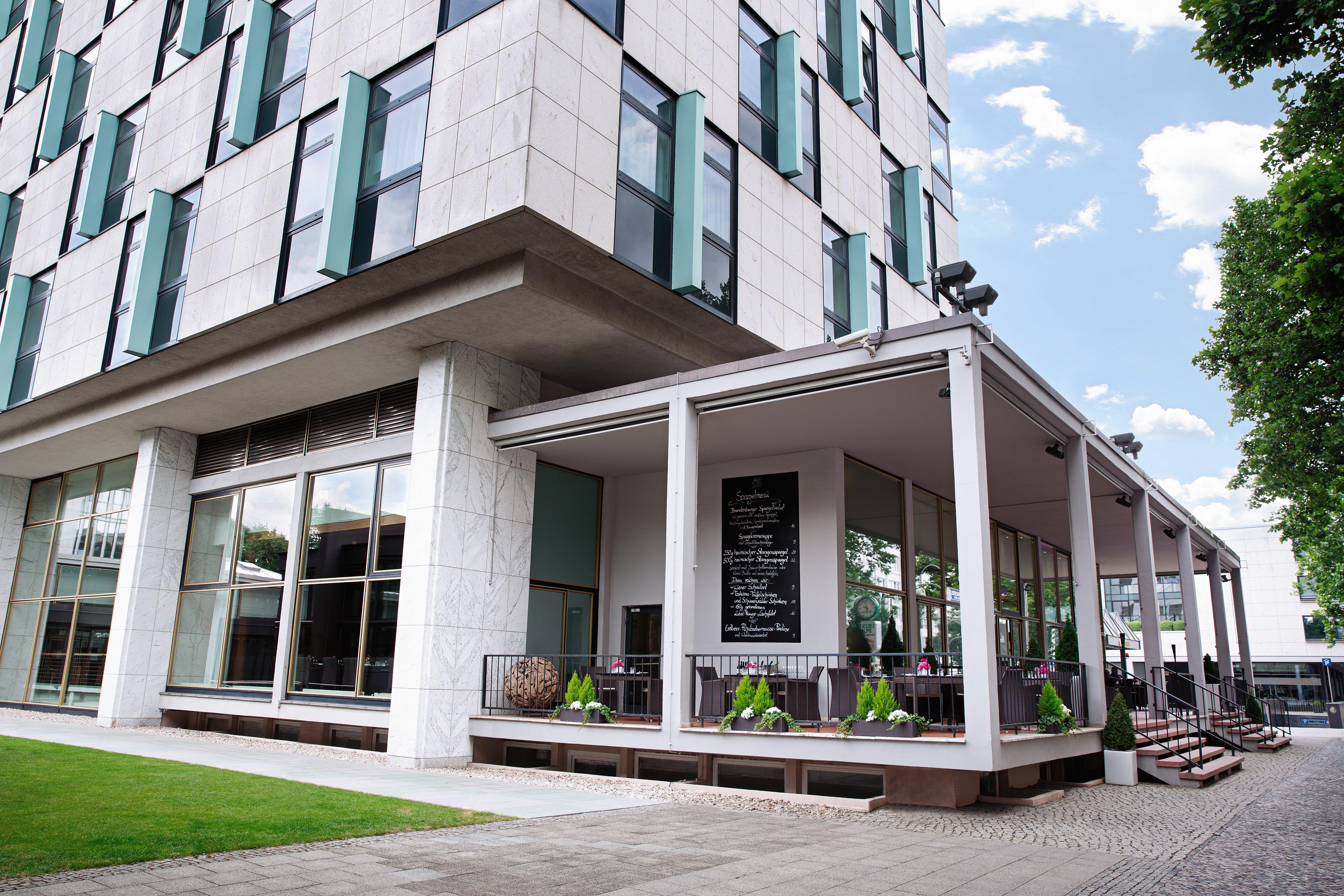 Hotel Intercontinental Berlin By Ihg Esterno foto The main entrance of the University of East London